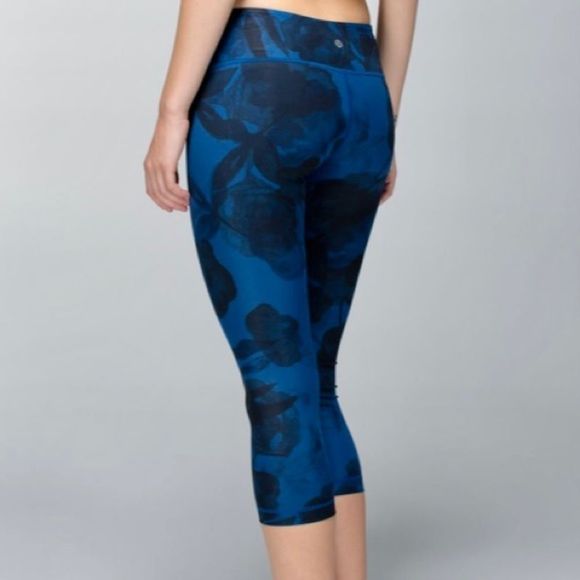 Lululemon Wunder Under Crop II Full On Luxtreme Jumbo Inky Floral Size 4 - Picture 3 of 9